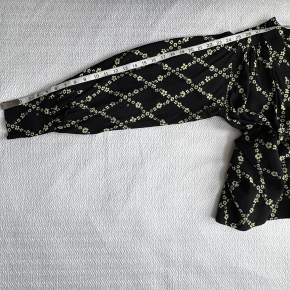 NWT GANNI Printed Floral Crepe V-Neck Blouse Black Margarita Size 34 (S/M) - Picture 13 of 15